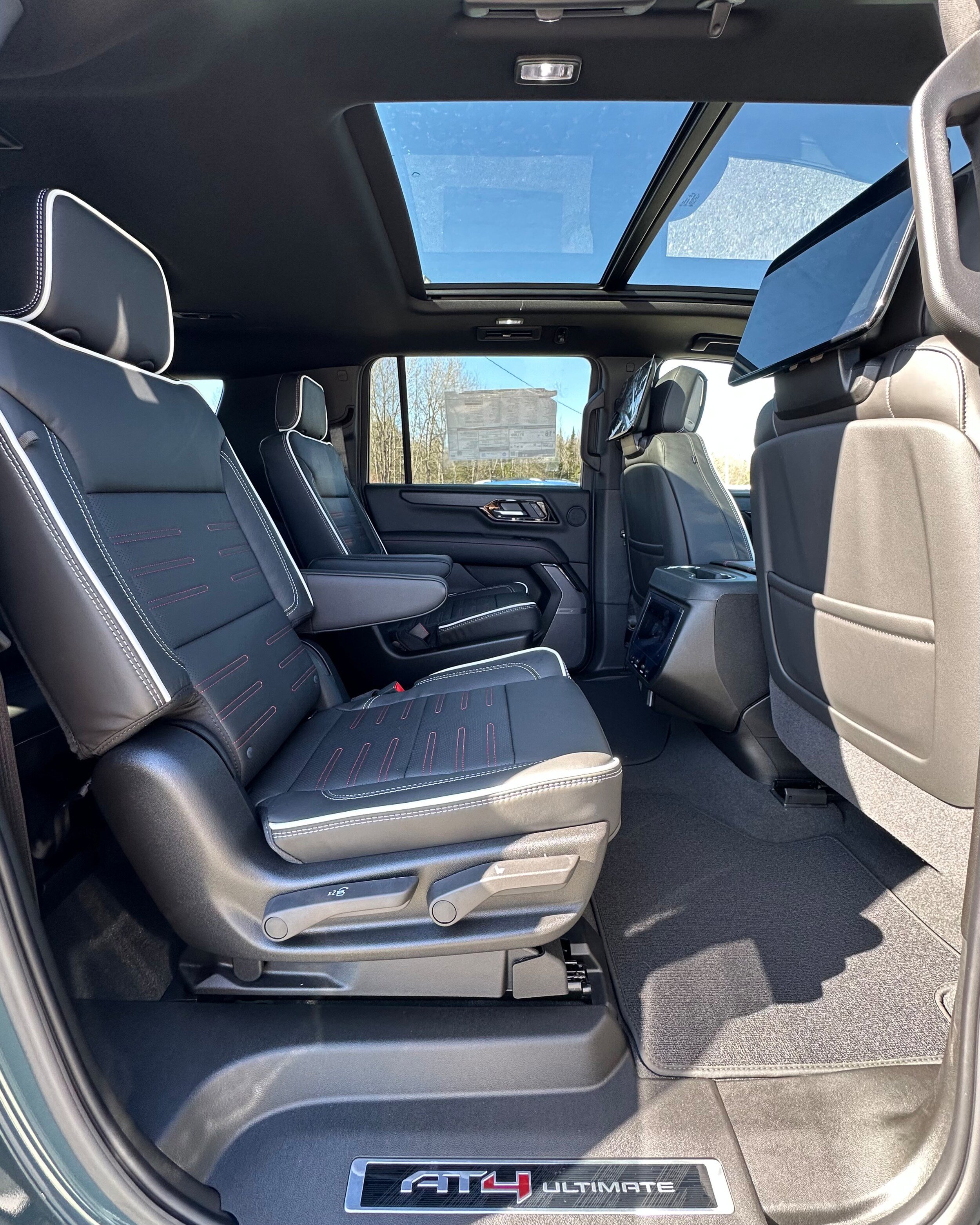 New 2026 GMC Yukon XL AT4 Ultimate AWD/4WD image 29