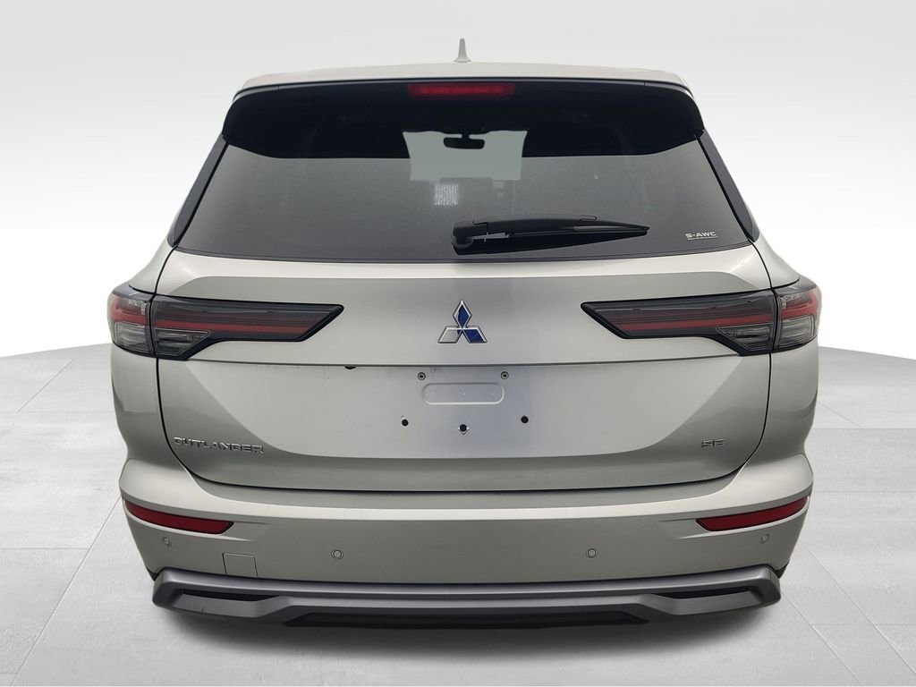 Used 2025 Mitsubishi Outlander SE image 5