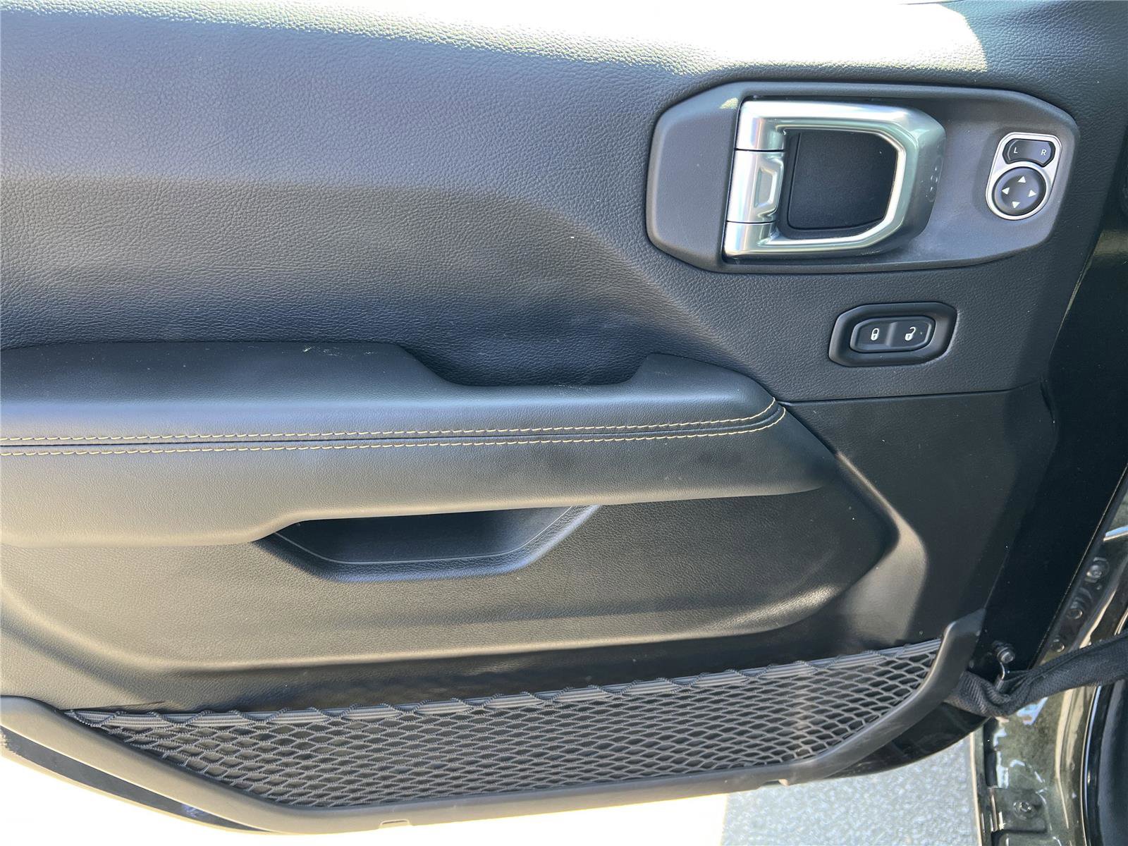 Used 2025 Jeep Wrangler Sahara w/ Safety Group image 22