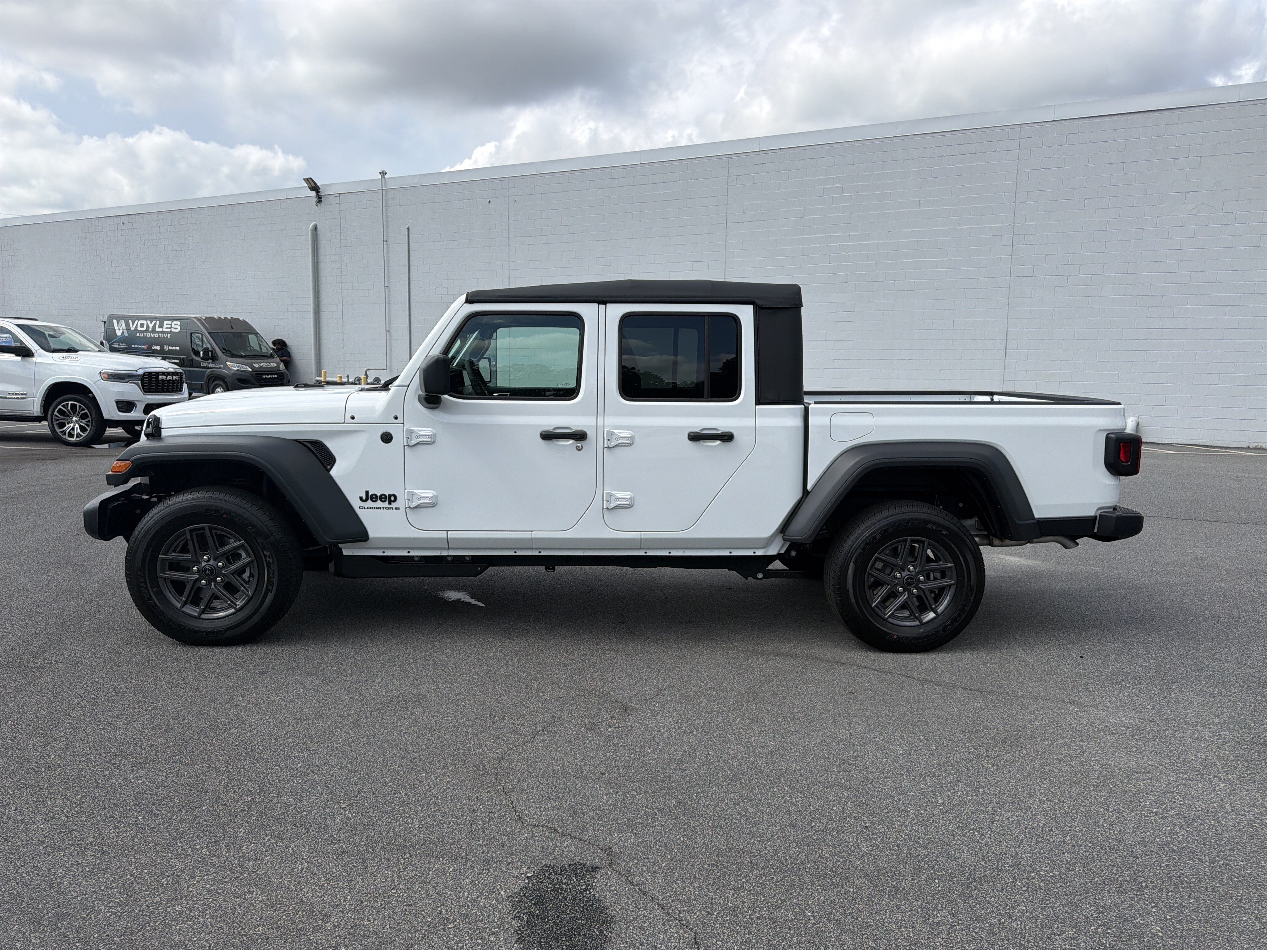 New 2027 Jeep Gladiator Sport AWD/4WD image 4