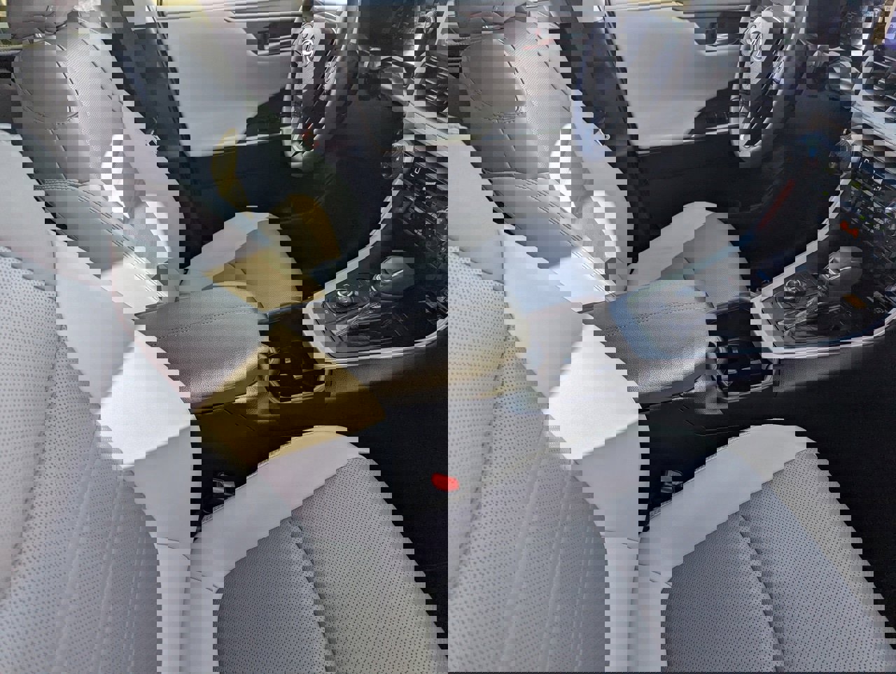 Used 2023 Toyota RAV4 Limited image 12