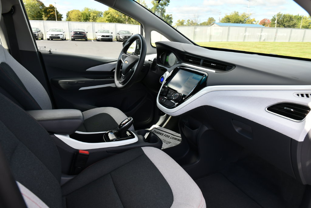 Used 2021 Chevrolet Bolt LT FWD image 34