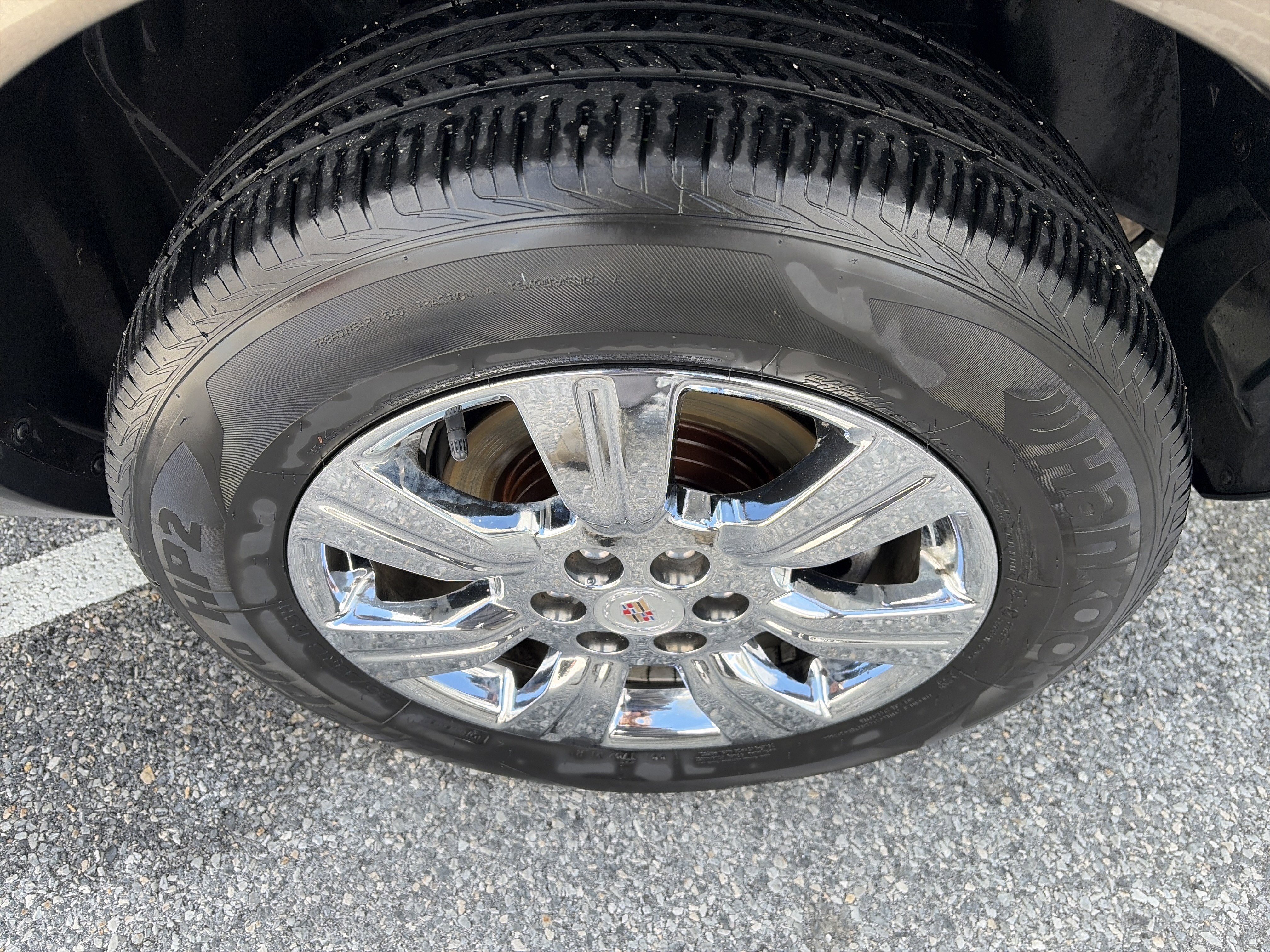 Used 2016 Cadillac SRX Luxury w/ Driver Awareness Package image 9