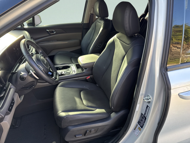 Used 2025 Kia Carnival SX FWD image 29