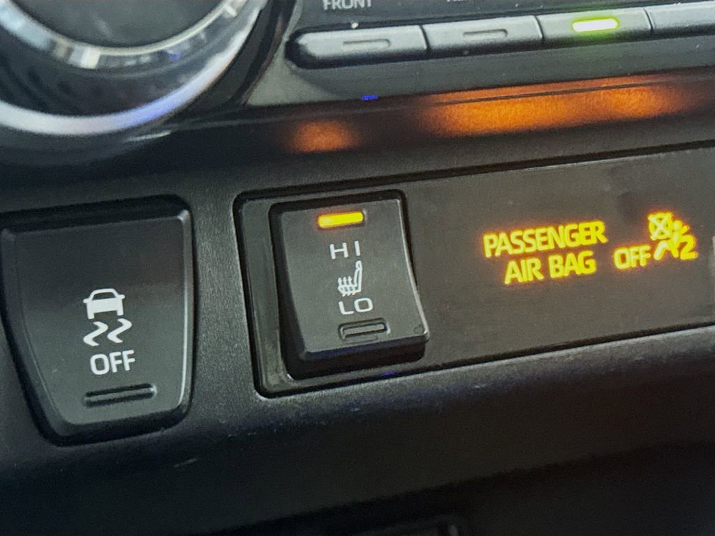 Used 2019 Toyota RAV4 XLE Premium image 21