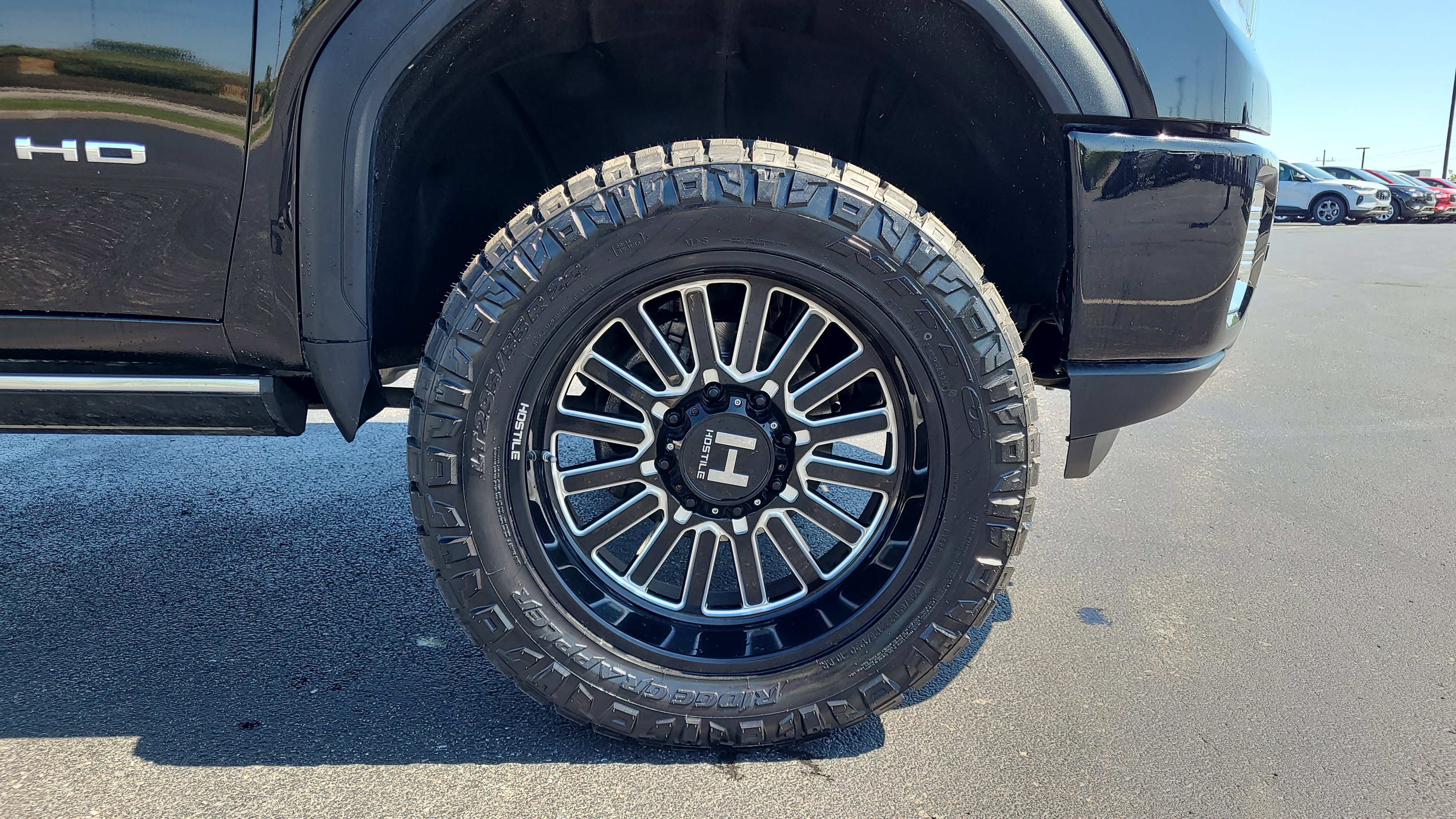 Used 2023 GMC Sierra 2500 Denali w/ Denali Black Diamond Edition AWD/4WD image 11