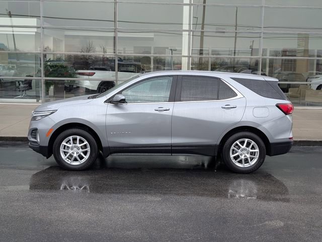 Used 2023 Chevrolet Equinox LT w/ Driver Convenience Package image 3
