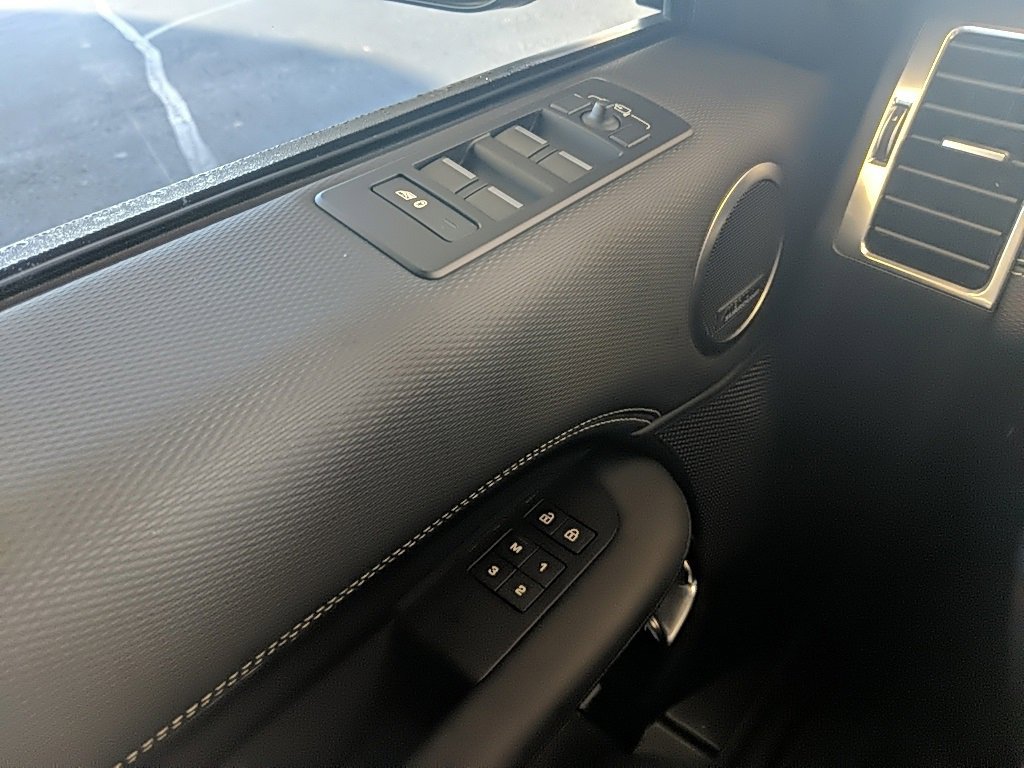 Used 2023 Land Rover Discovery HSE R-Dynamic image 31