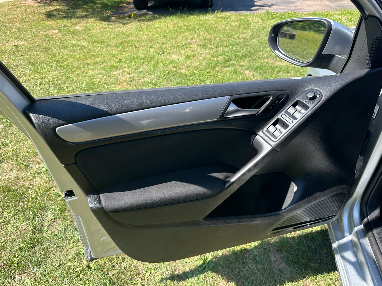 Used 2012 Volkswagen Golf TDI image 7