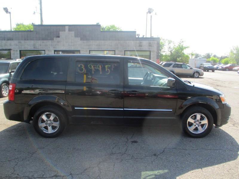 Used 2008 Dodge Grand Caravan SXT w/ Family Value Group FWD image 2