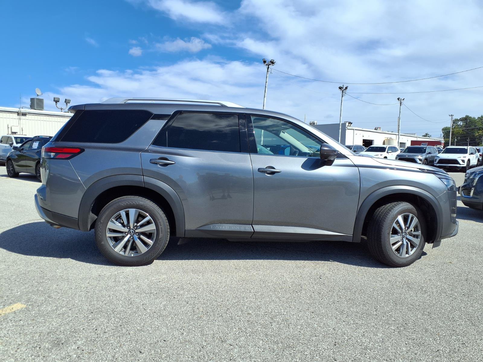 Used 2025 Nissan Pathfinder SL AWD/4WD image 33