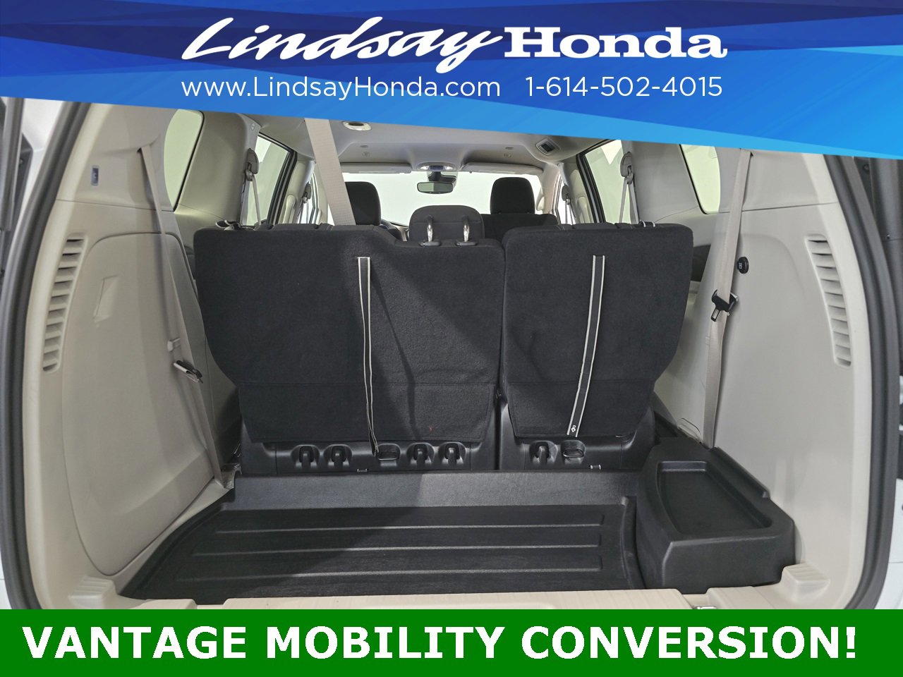 Used 2022 Chrysler Voyager LX image 6