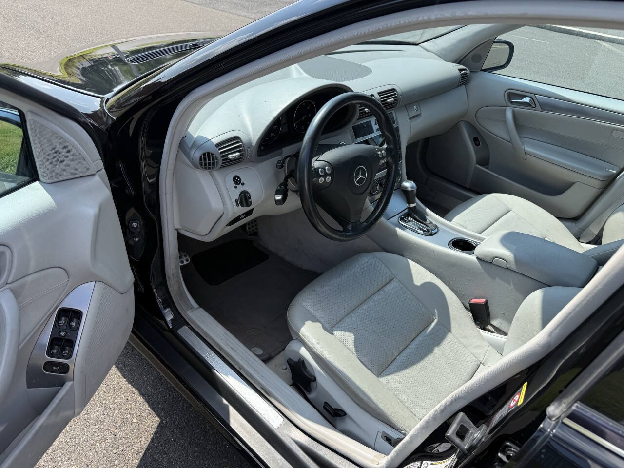 Used 2006 Mercedes-Benz C 230 Sedan w/ Sunroof Pkg image 11