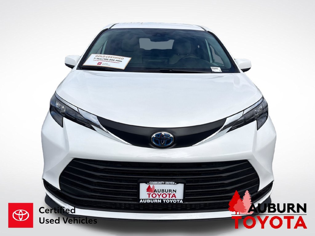 Certified 2025 Toyota Sienna LE FWD image 2