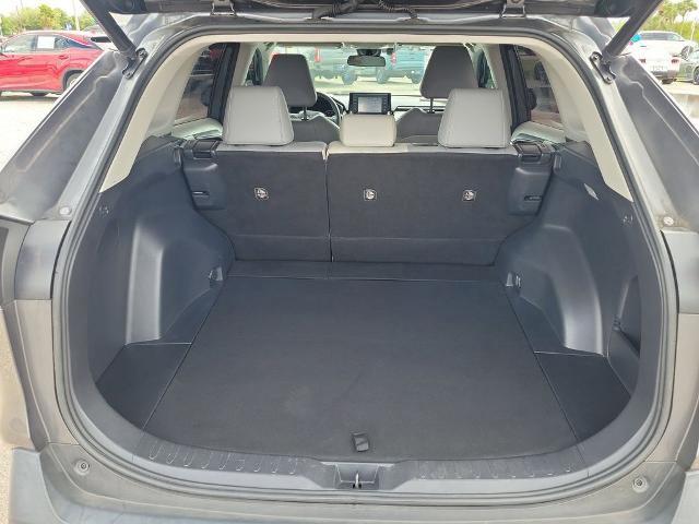 Used 2021 Toyota RAV4 XLE Premium image 11