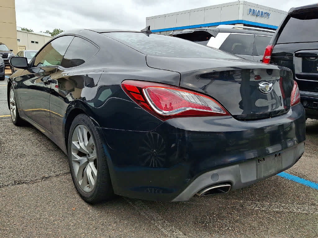 Used 2016 Hyundai Genesis 3.8 RWD image 4