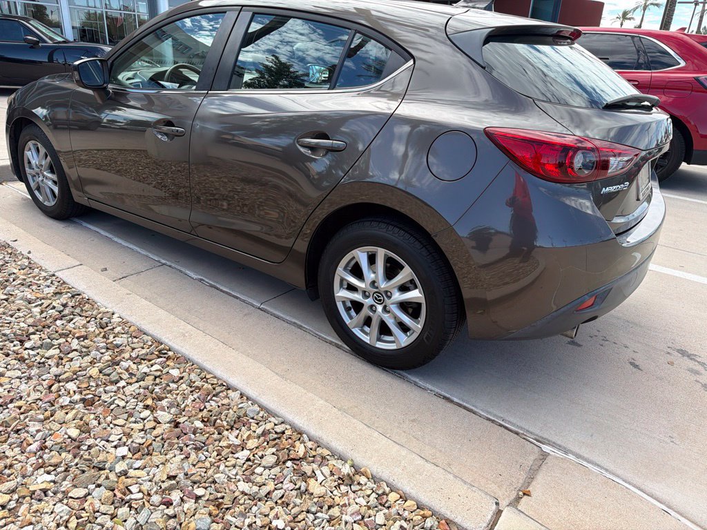 Used 2014 MAZDA MAZDA3 i Touring w/ Technology Package FWD image 4