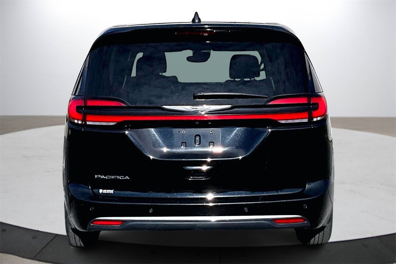 Certified 2024 Chrysler Pacifica Touring-L image 8