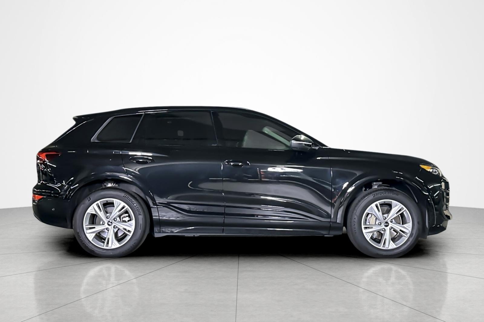 Used 2025 Audi Q6 e-tron Premium w/ Convenience Package RWD image 6