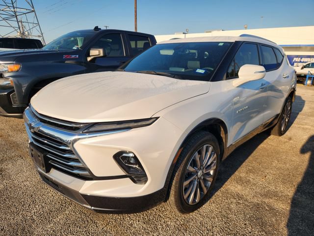 Used 2024 Chevrolet Blazer Premier FWD image 3