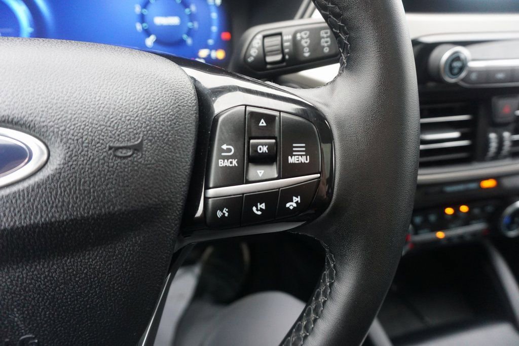 Used 2022 Ford Escape SEL w/ Technology Package image 4