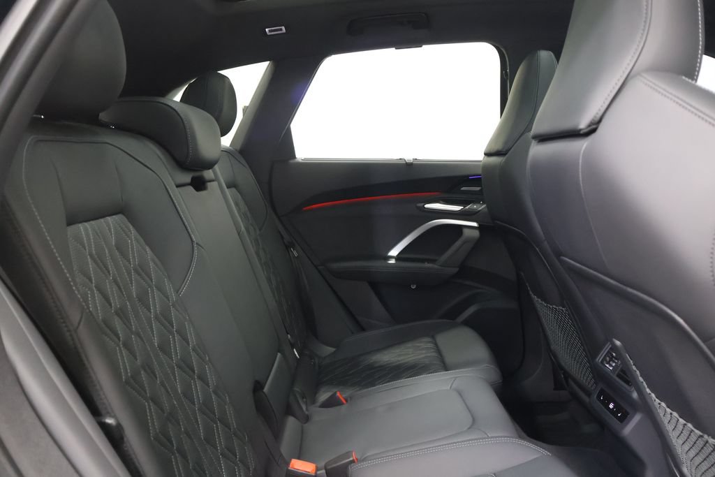 Used 2025 Audi SQ5 Prestige w/ Prestige Package AWD/4WD image 24
