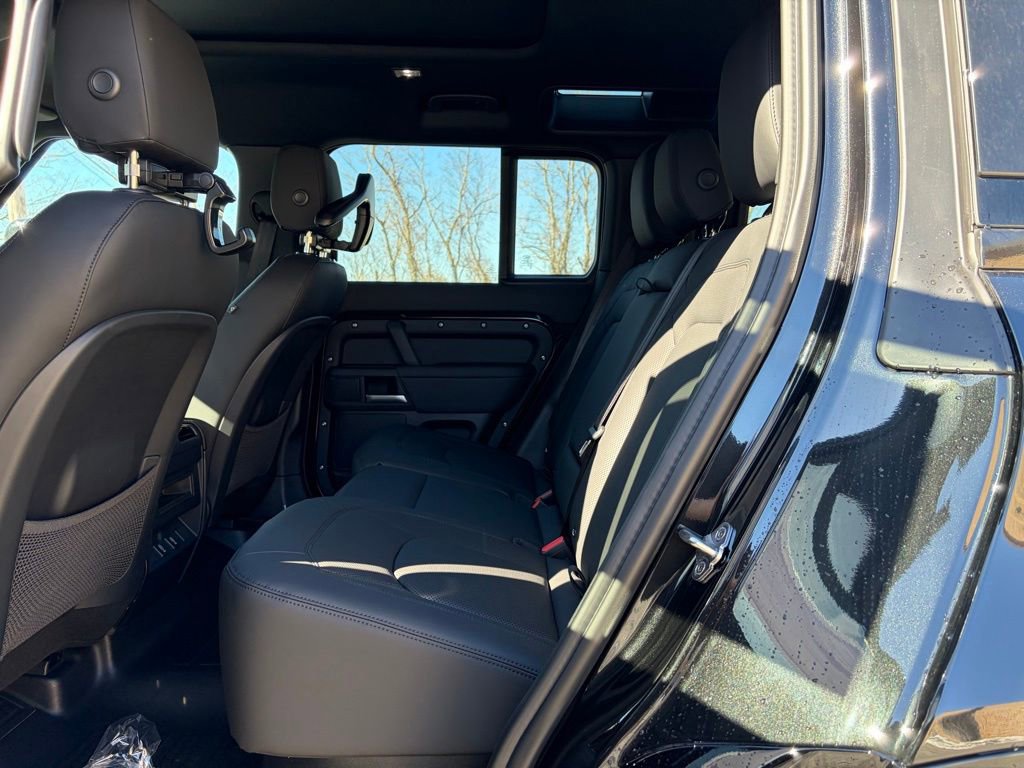 New 2026 Land Rover Defender 110 X-Dynamic SE image 13