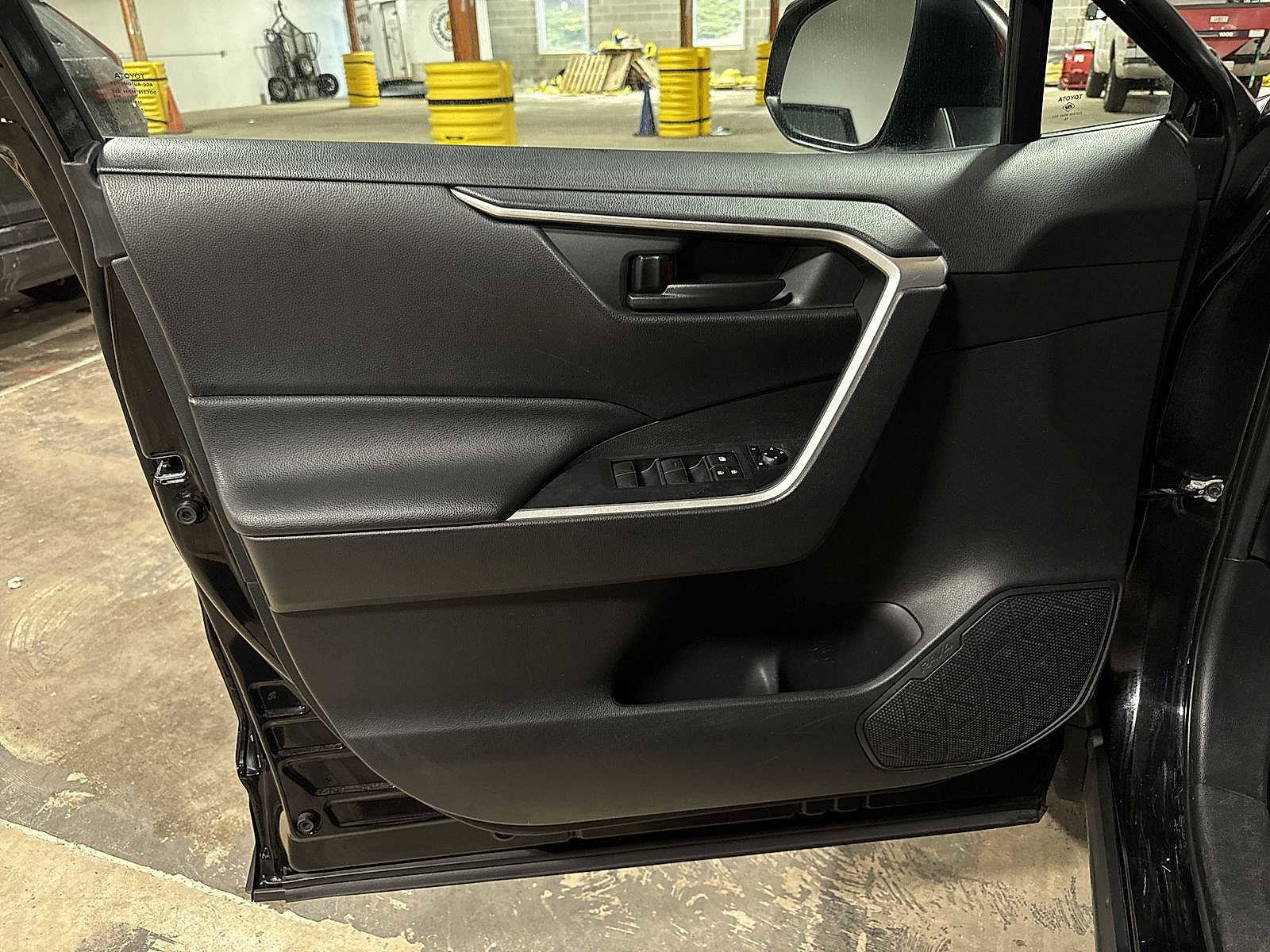 Used 2020 Toyota RAV4 LE image 28