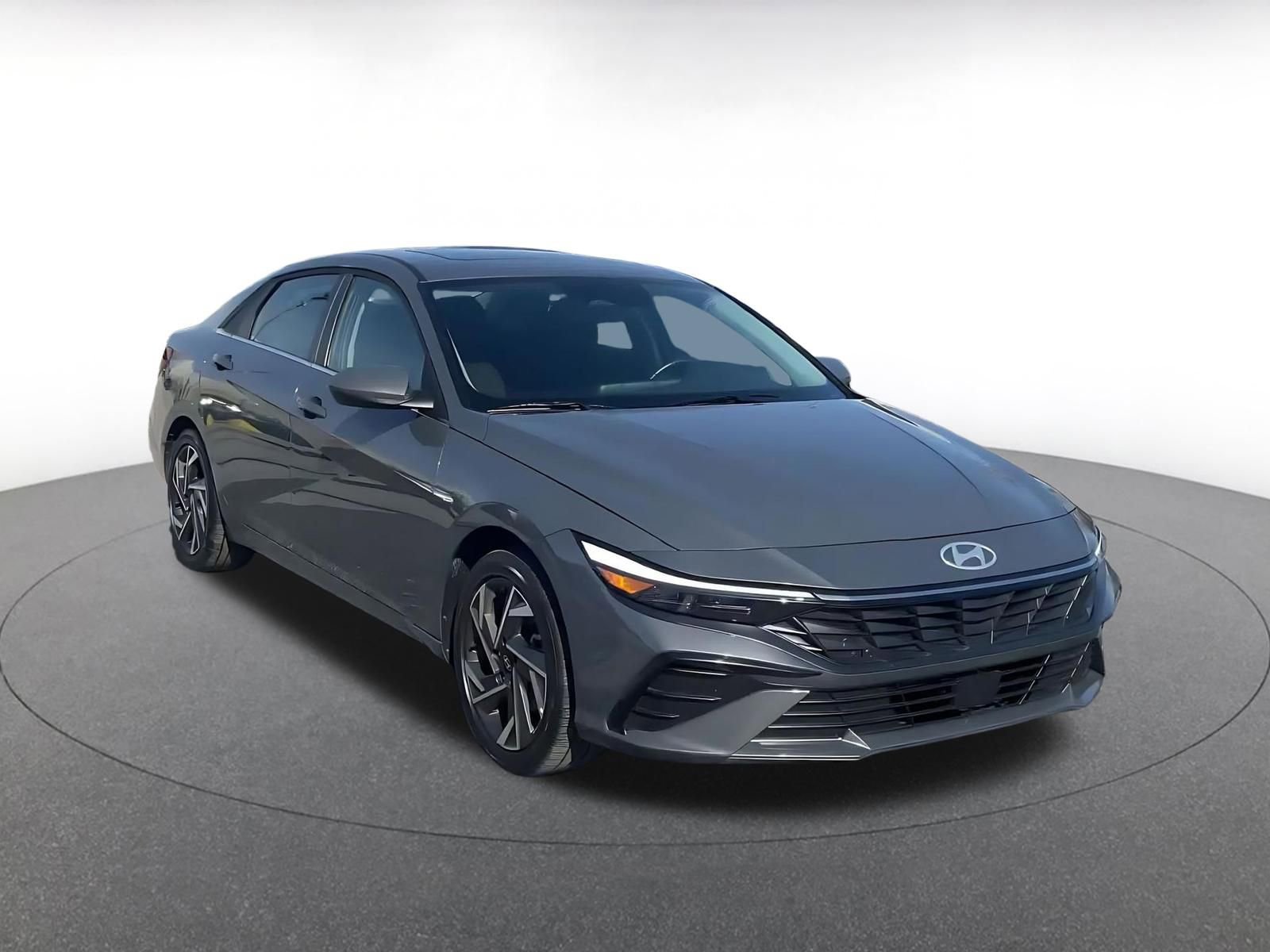 Used 2025 Hyundai Elantra SEL FWD image 3