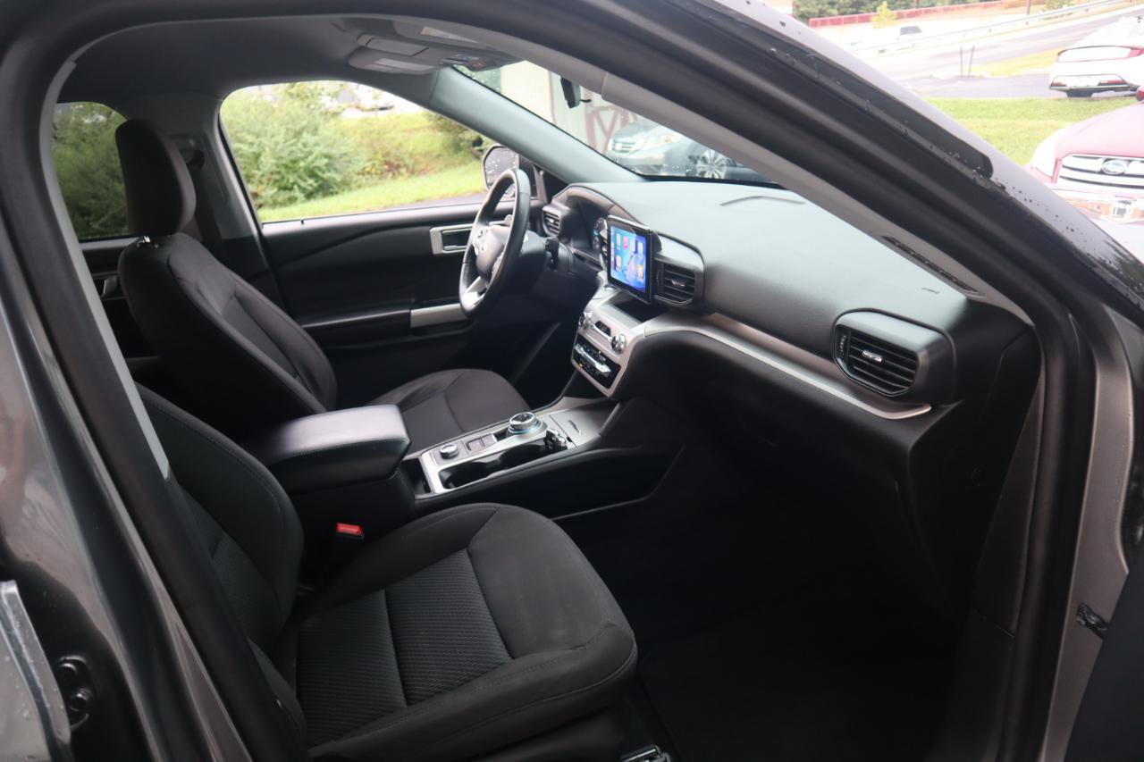 Used 2023 Ford Explorer XLT AWD/4WD image 34