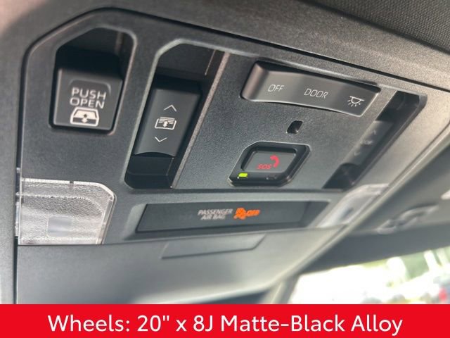 Used 2025 Toyota Tundra Limited AWD/4WD image 31