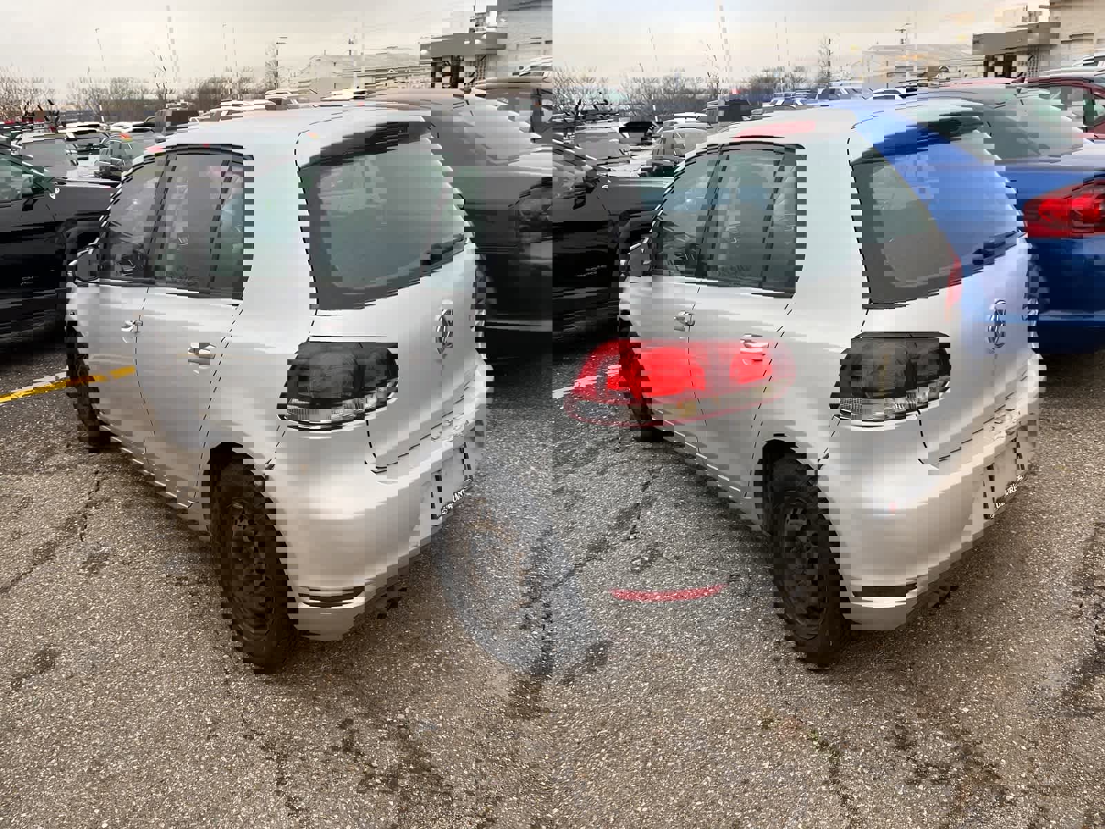 Used 2010 Volkswagen Golf 4-Door image 8