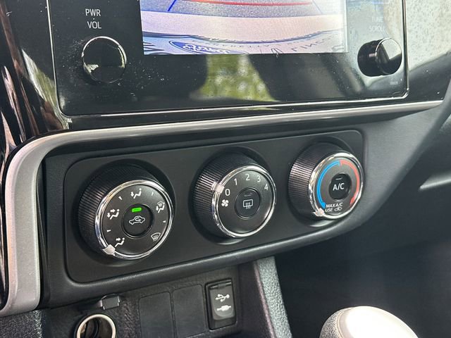 Used 2018 Toyota Corolla L FWD image 29