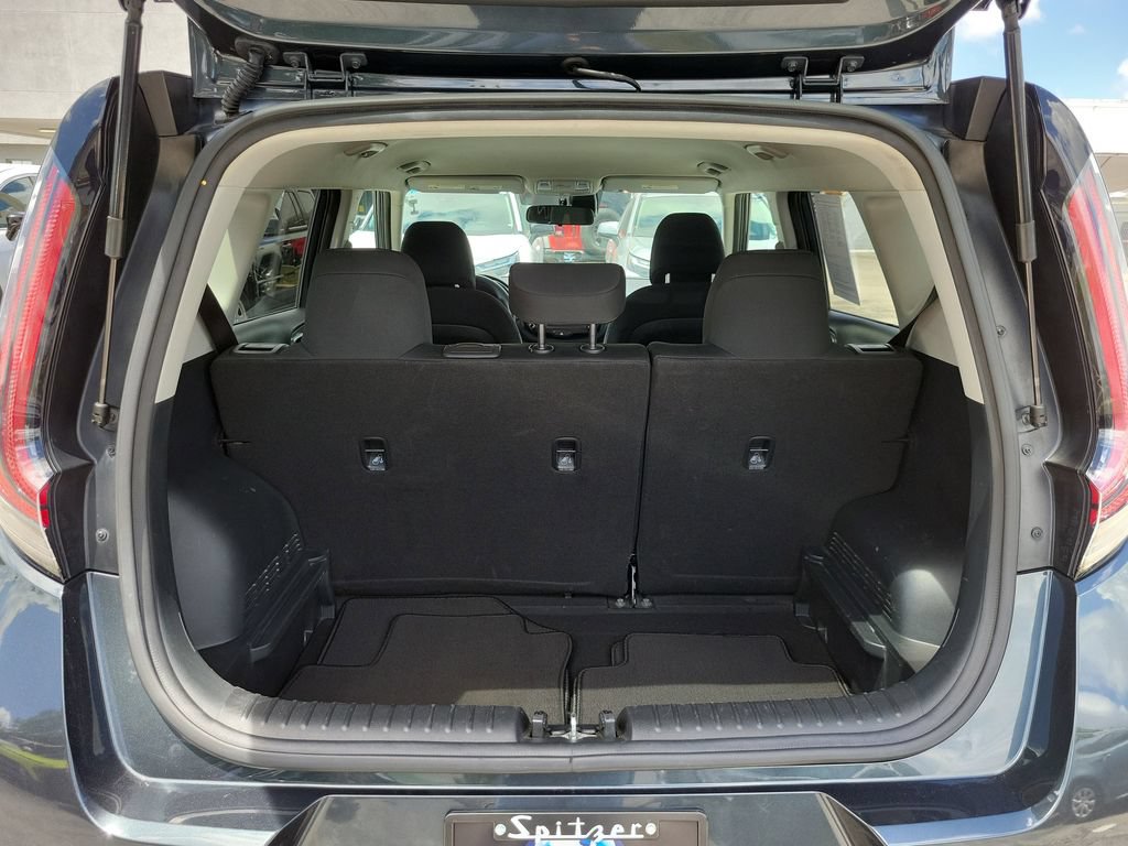 Used 2024 Kia Soul LX w/ Option Group 015 FWD image 7
