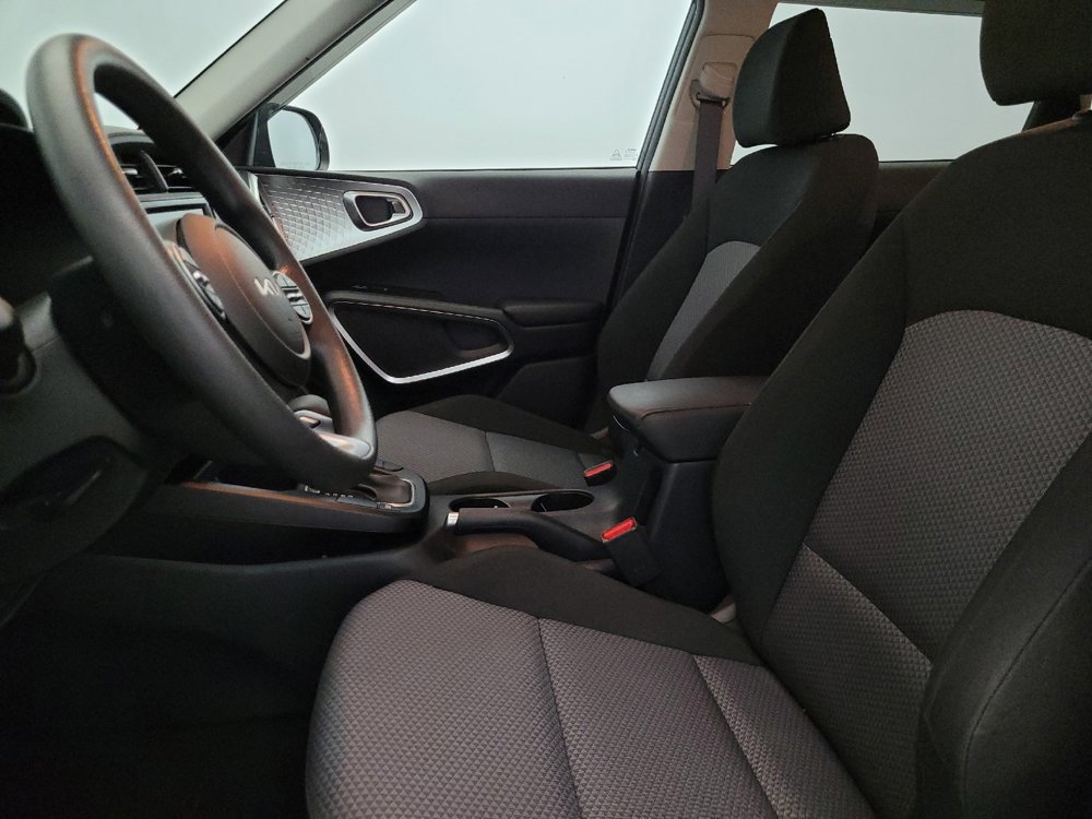Used 2023 Kia Soul LX image 17