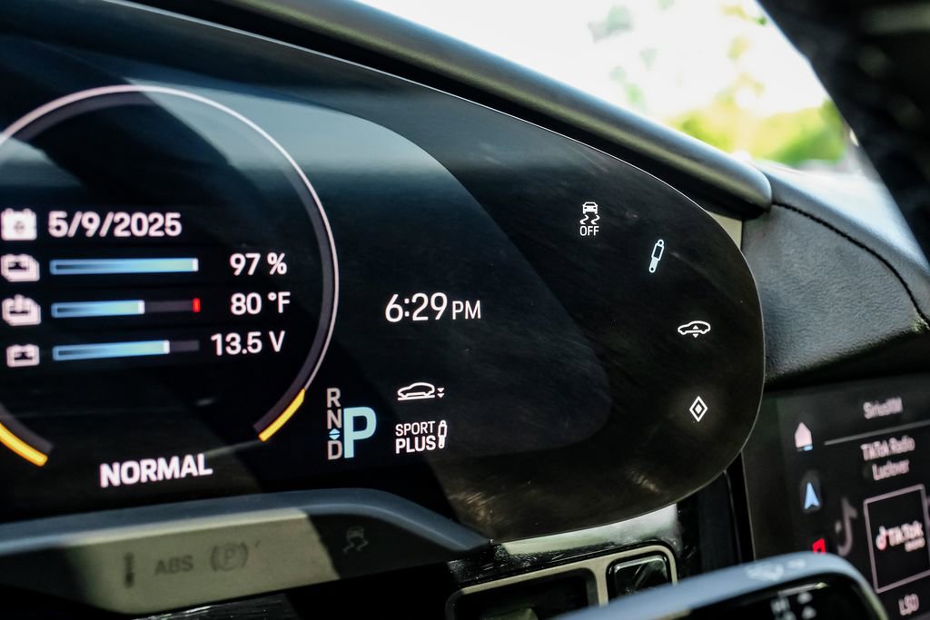 Used 2022 Porsche Taycan image 18