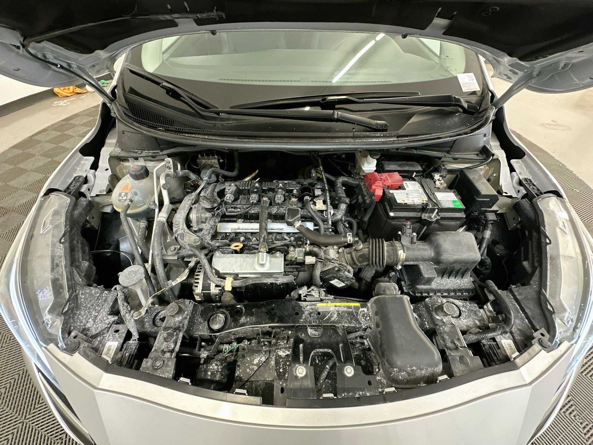 Used 2025 Nissan Versa SV FWD image 33