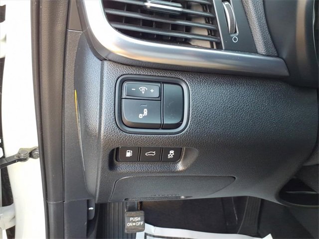 Used 2018 Kia Optima Premium w/ Convenience Package image 17