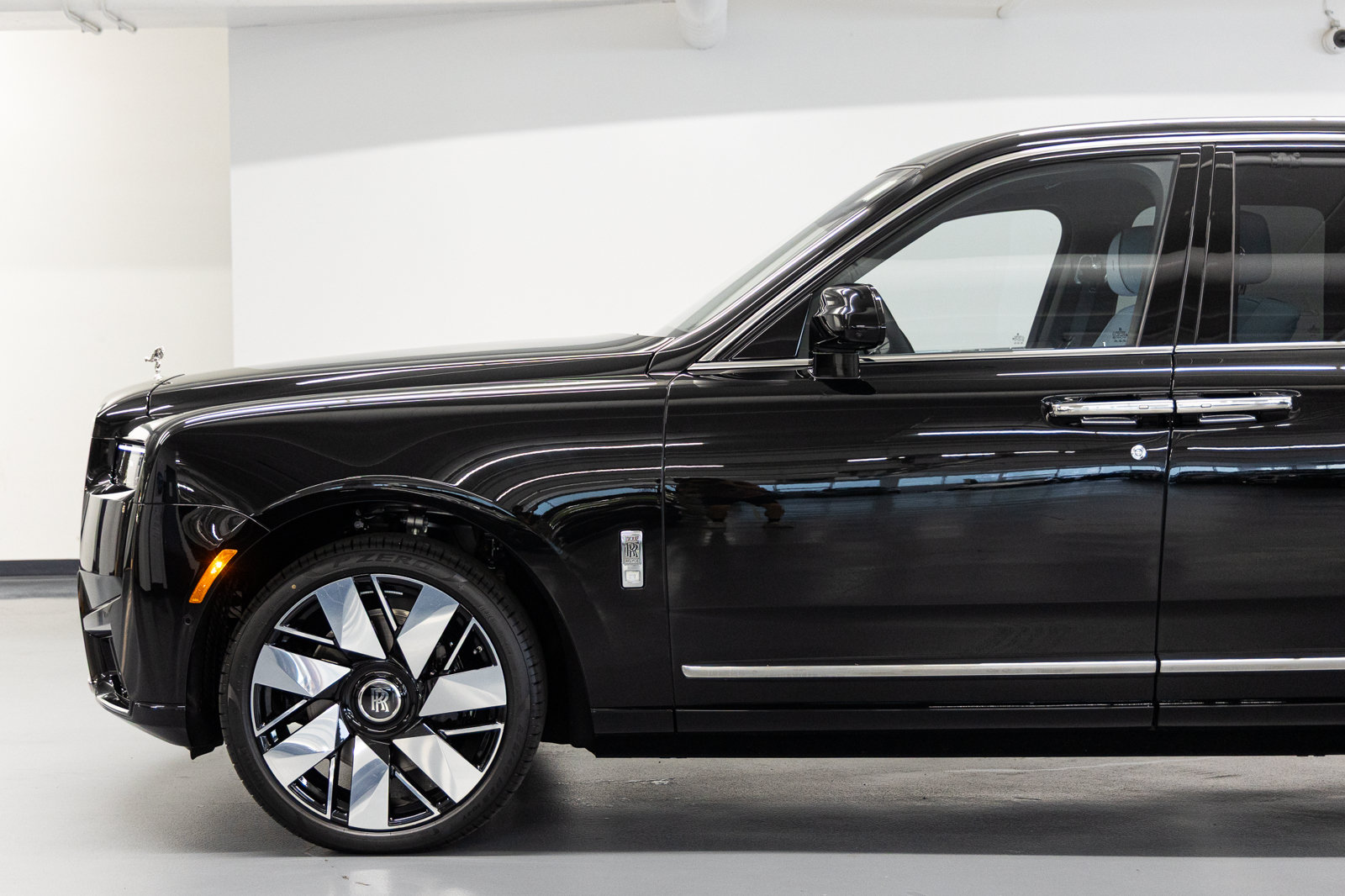 New 2027 Rolls-Royce Cullinan AWD/4WD image 18