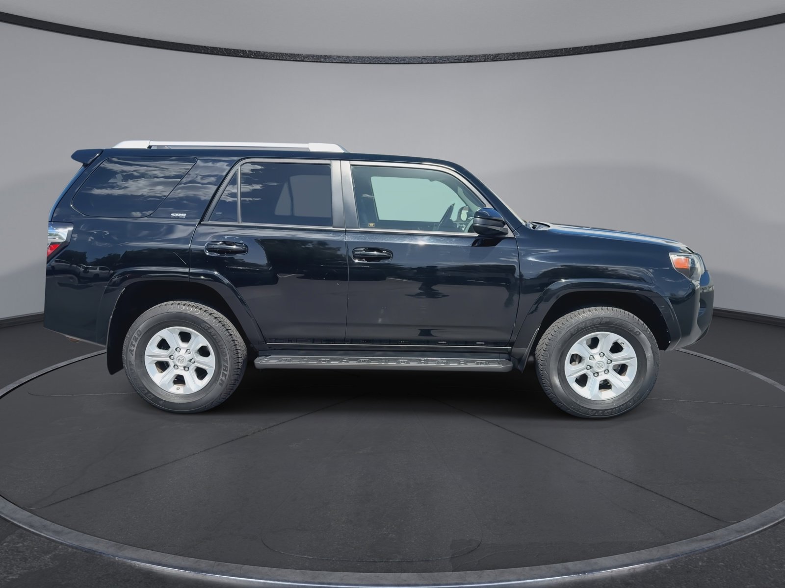 Used 2018 Toyota 4Runner SR5 AWD/4WD image 8