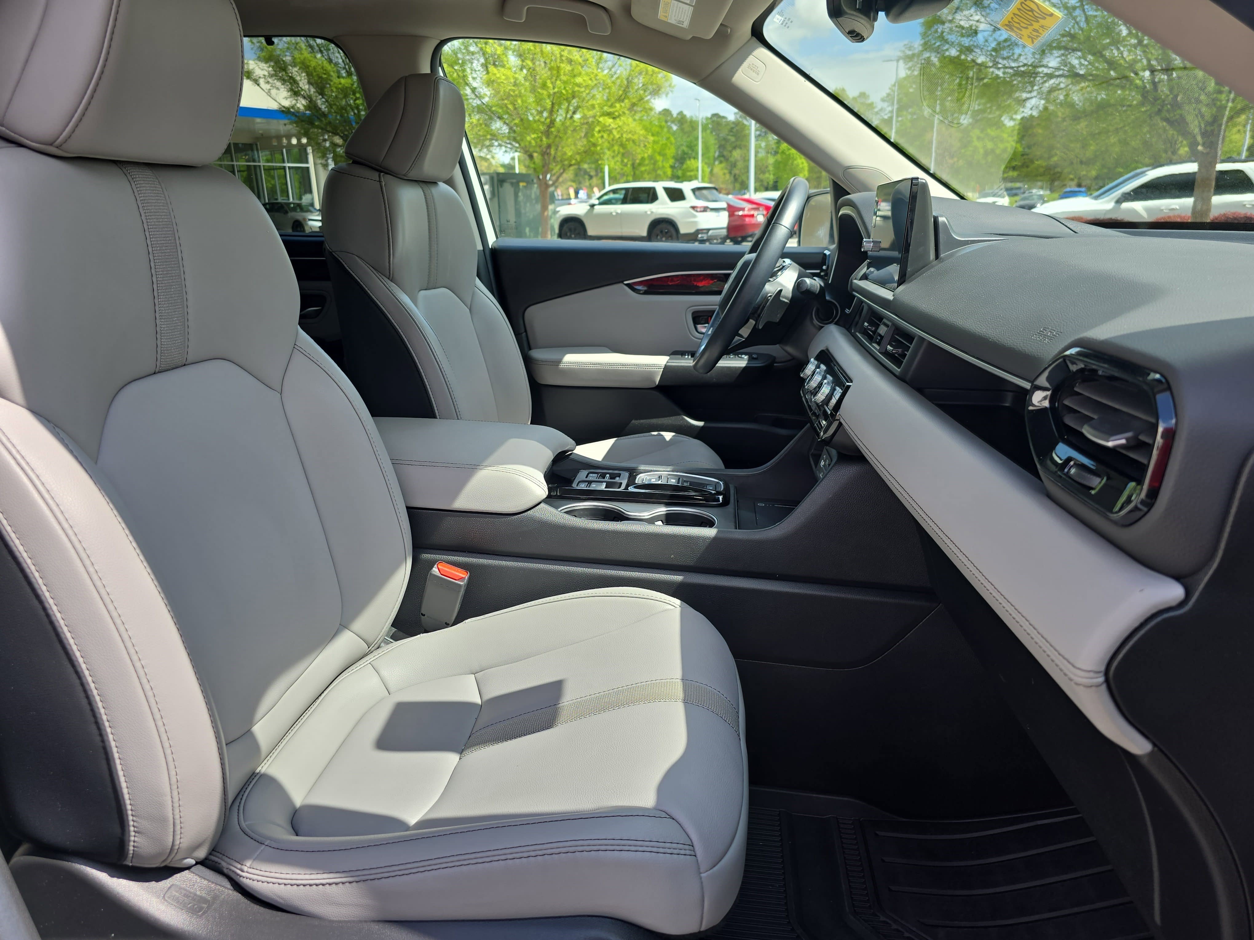 Used 2025 Honda Pilot Touring image 10