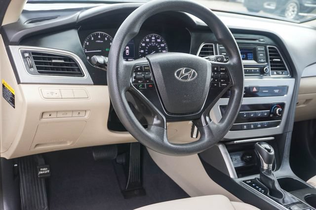 Used 2015 Hyundai Sonata SE w/ Winter Package FWD image 6