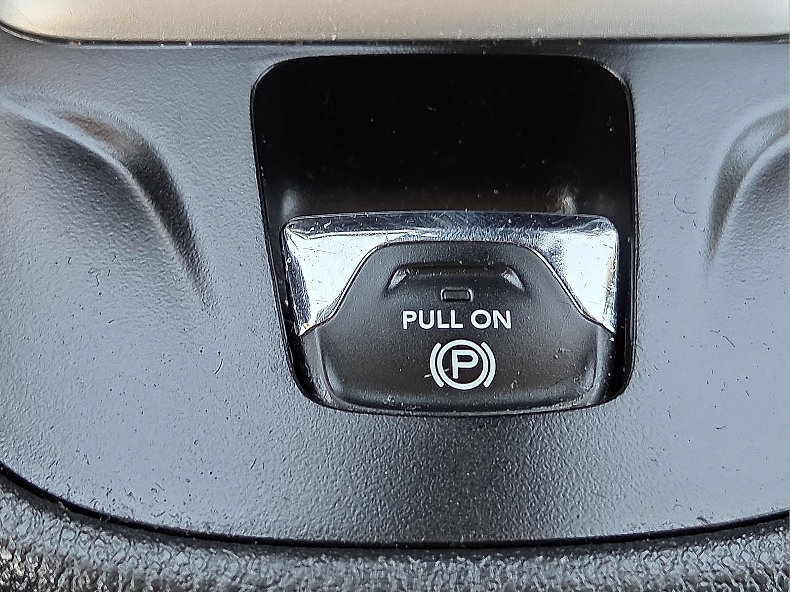 Used 2018 Jeep Cherokee Trailhawk AWD/4WD image 18