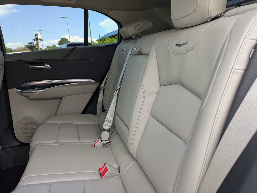 Used 2023 Cadillac XT4 Luxury FWD image 16