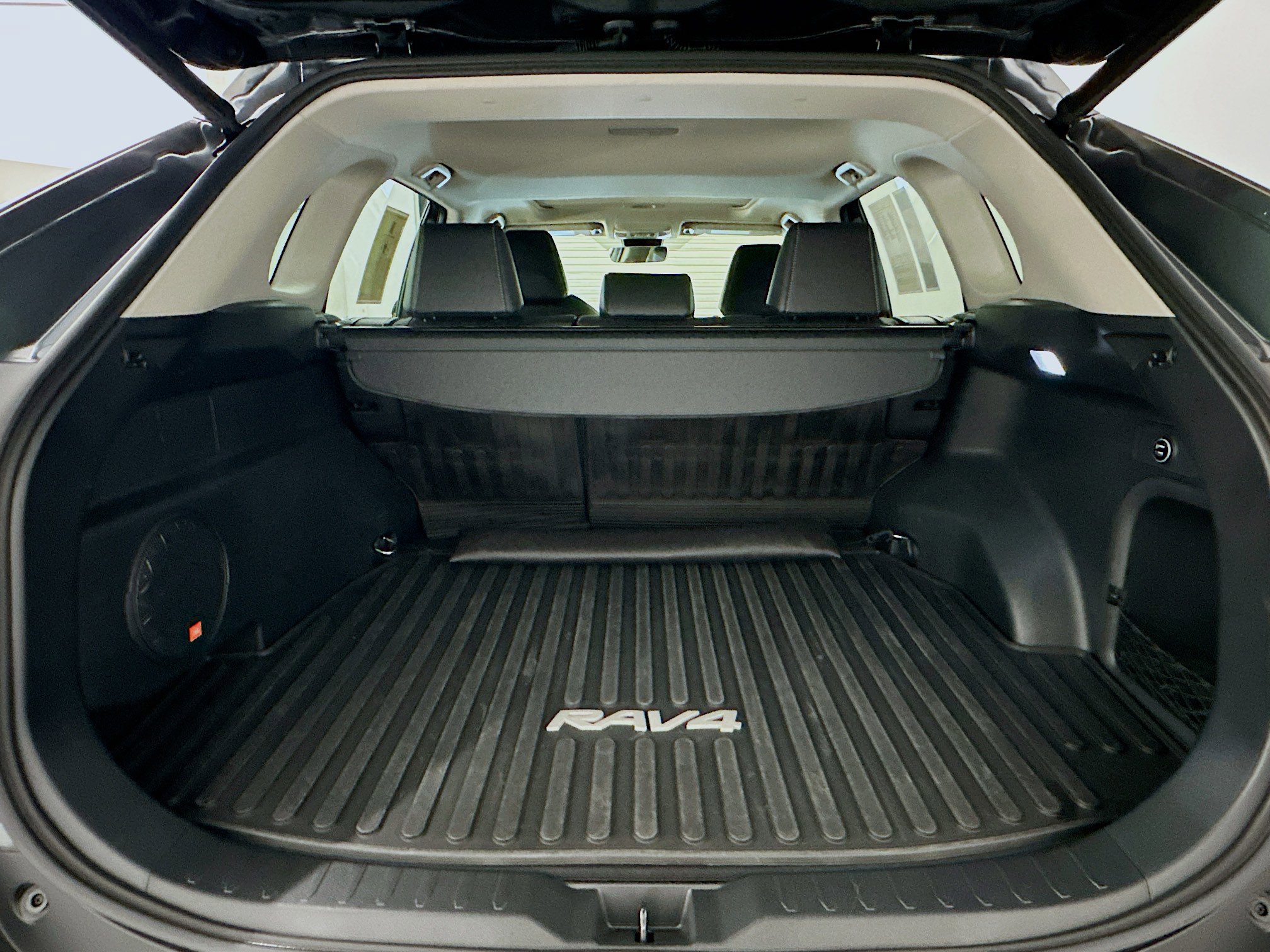 Used 2023 Toyota RAV4 Limited image 31