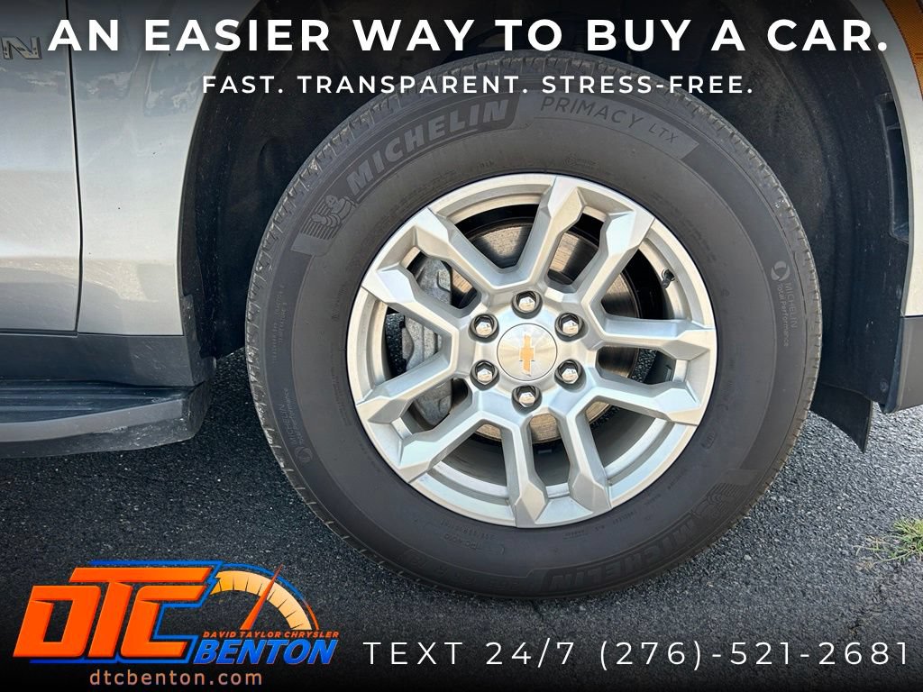 Used 2025 Chevrolet Suburban LT AWD/4WD image 12