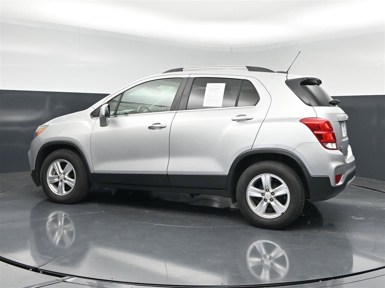 Used 2018 Chevrolet Trax LT w/ LT Convenience Package FWD image 8