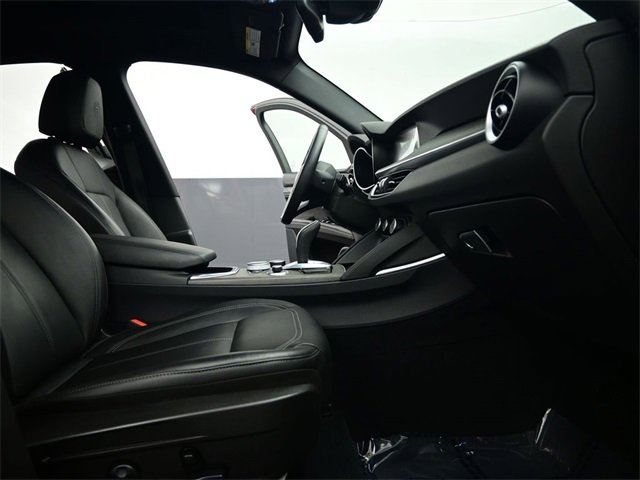 Used 2022 Alfa Romeo Stelvio Ti image 39