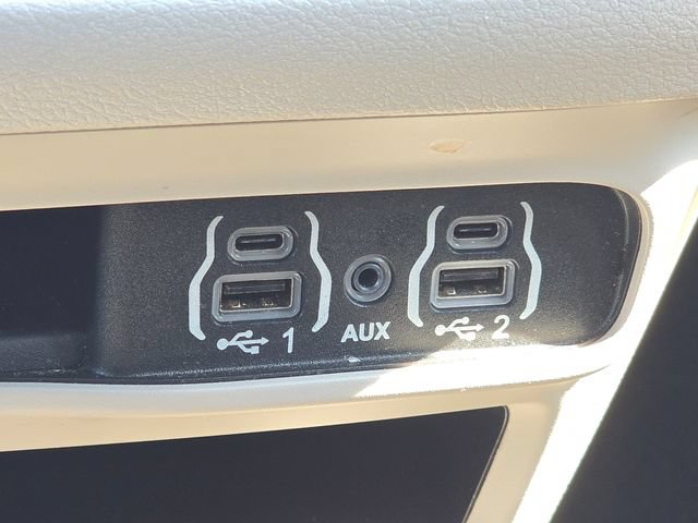 Used 2022 Chrysler Voyager LX FWD image 24