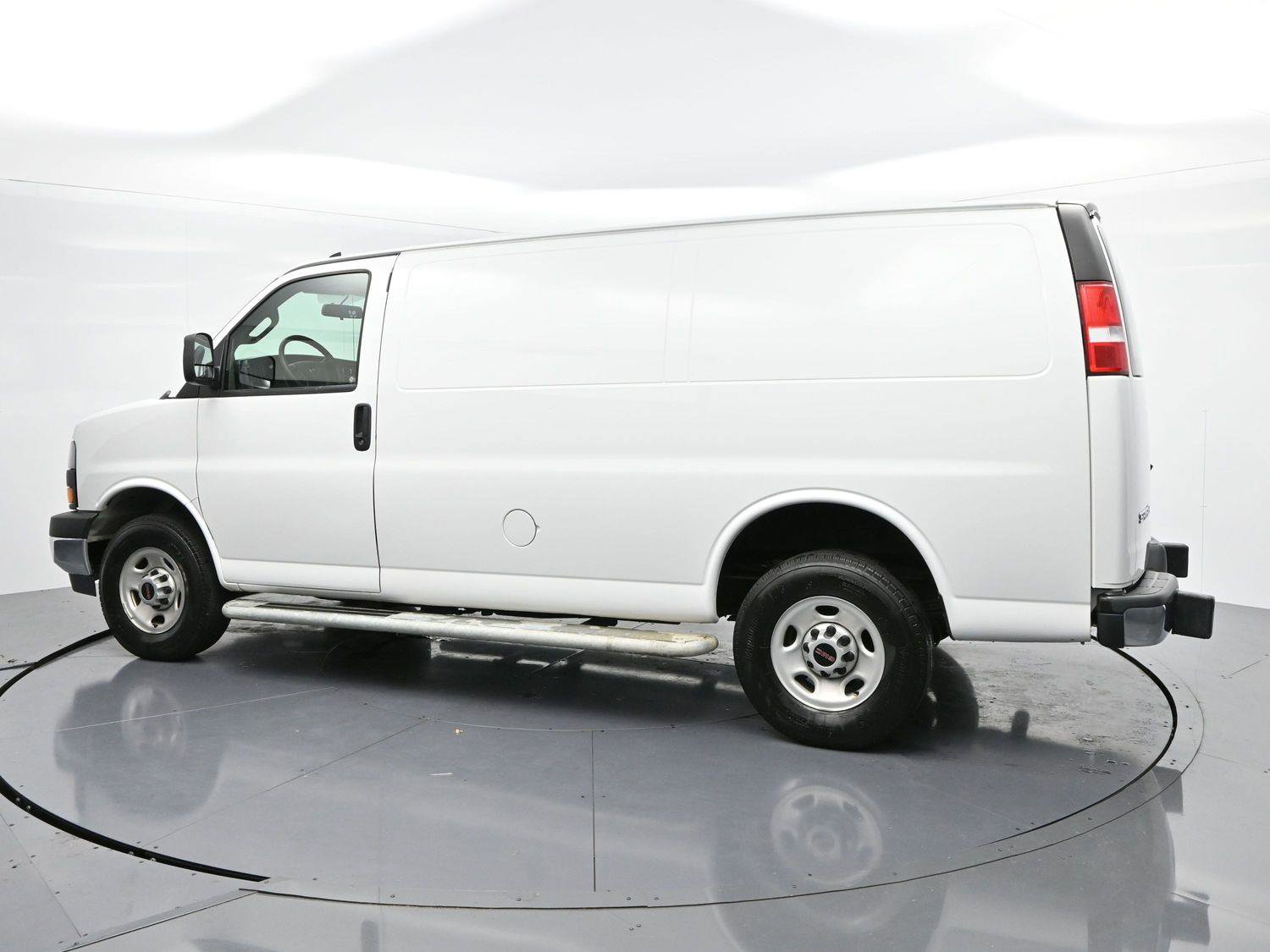 Used 2024 GMC Savana 2500 w/ Driver Convenience Package image 5